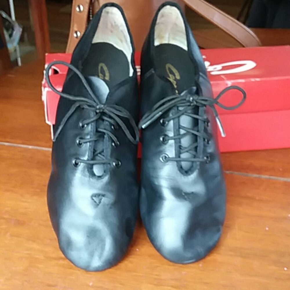 Dance shoe